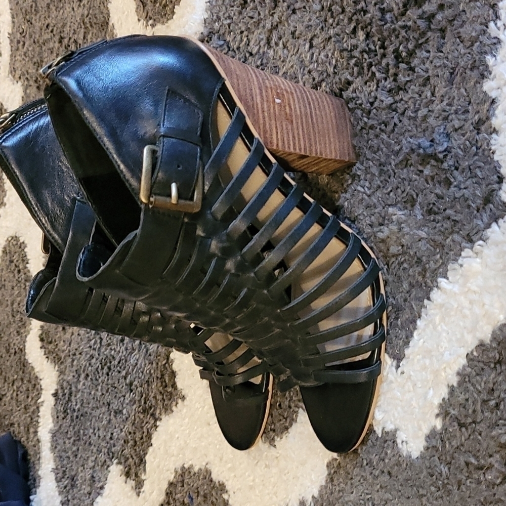 Hinge sz 9 black sandals heels peep toe shoes buckle SH252